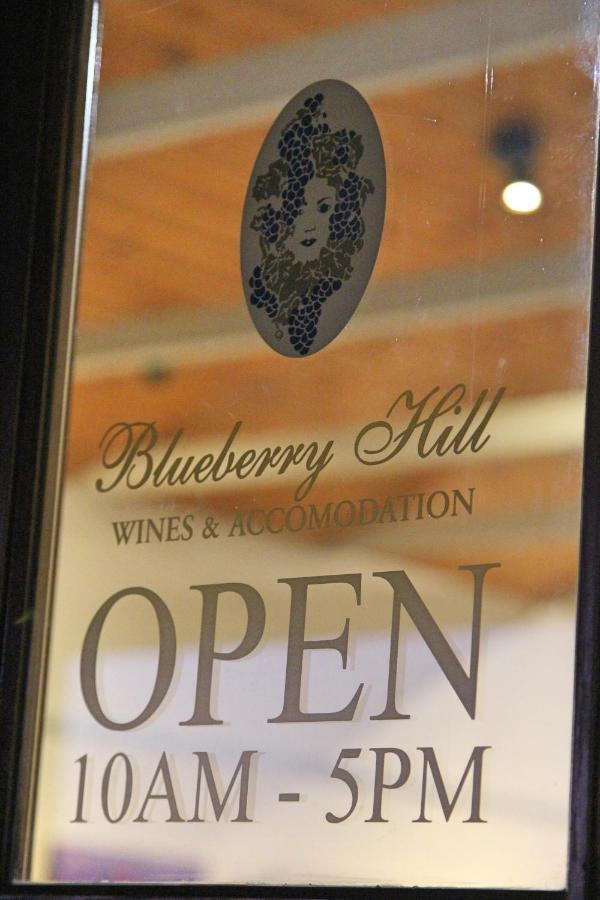 Blueberry Hill Vineyard Stay Rothbury Dış mekan fotoğraf